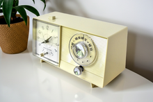 Charger l'image dans la galerie, Ivory White 1960 General Electric Model C410C AM Radio Excellent Condition Works Great!