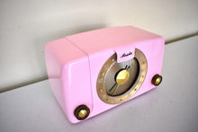 Charger l&#39;image dans la galerie, Barbara Ann Pink 1950 Arvin Model 451T Vacuum Tube Radio Sounds Great Whiz Bang Illuminated Tuning Ring!