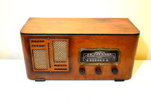 Load image into Gallery viewer, Artisan Crafted Wood 1942 Aircastle Model 751 Vacuum Tube AM Radio! Beautiful Woodwork! Sounds Great!