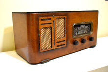 Load image into Gallery viewer, Artisan Crafted Wood 1942 Aircastle Model 751 Vacuum Tube AM Radio! Beautiful Woodwork! Sounds Great!