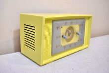 画像をギャラリービューアに読み込む, Seafoam Green 1958 Philco Model F752-124 AM 真空管ラジオ 希少な素晴らしいカラーサウンド、素晴らしいです。非常に良い状態！