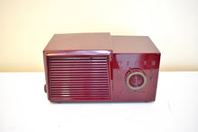 画像をギャラリービューアに読み込む, Bluetooth 準備完了 - バーガンディ スワール ヴィンテージ 1952 ゼネラル エレクトリック モデル 535 AM 真空管クロック ラジオ 素晴らしい状態の素晴らしいレシーバー！