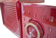 画像をギャラリービューアに読み込む, Bluetooth 準備完了 - バーガンディ スワール ヴィンテージ 1952 ゼネラル エレクトリック モデル 535 AM 真空管クロック ラジオ 素晴らしい状態の素晴らしいレシーバー！