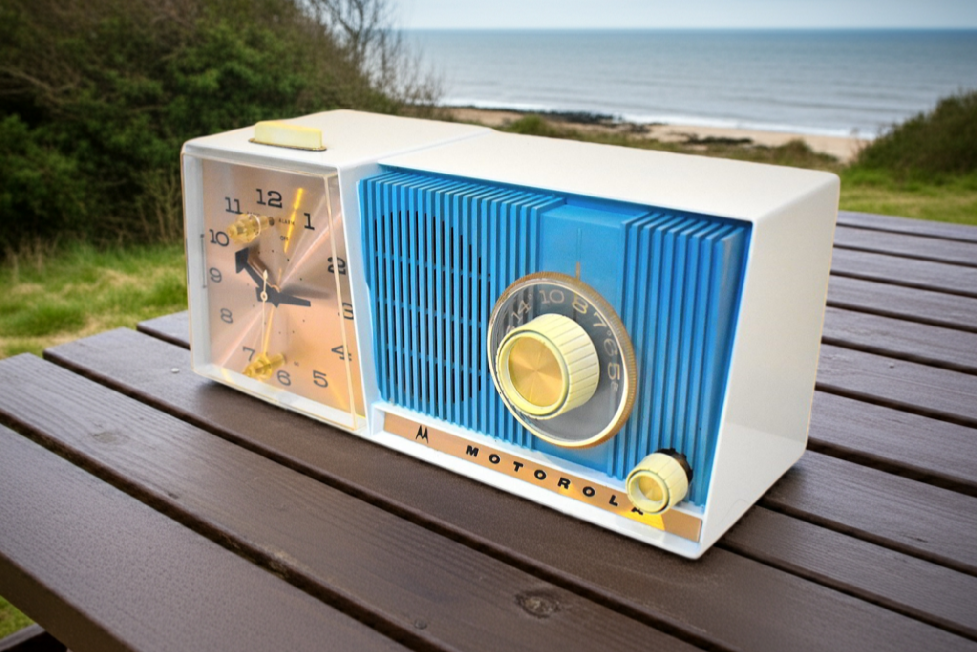 Surf Blue Motorola C18 23UL Alarm Clock Radio 1962 Vacuum Tube AM Clock Radio Excellent Plus Condition and Sounds Fantastic!
