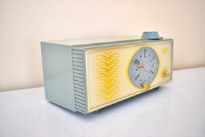 Wedgewood Blue Mid-Century 1965 Arvin Model 53R05 AM Vacuum Tube Alarm Clock Radio Works Great Looks Great!