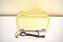 Load image into Gallery viewer, Bianca Ivory 1958 Arvin Model 2581 Vacuum Tube AM Radio Sounds Terrific! Excellent Condition!