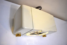 Charger l&#39;image dans la galerie, Bluetooth Ready To Go - Ivory White 1951 Arvin Model 451TL AM Vacuum Tube Radio Excellent Condition Great Receiver!