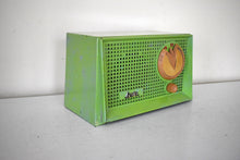 Charger l&#39;image dans la galerie, Sweet Bitter Green 1956 Arvin Model 951T1 Vacuum Tube Radio Sounds Great! Unique Model and Rare Color!