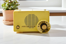 画像をギャラリービューアに読み込む, Banana Yellow 1957 Motorola Model 5T22 "Dragster" AM Vacuum Tube Radio Great Sounding! Very Rare Desirable Model!
