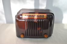 Load image into Gallery viewer, Marble Brown Bakelite 1948 Bendix Model 526A AM Vacuum Tube Radio Classic Design! Sounds Great! Love This One!