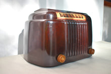 Load image into Gallery viewer, Marble Brown Bakelite 1948 Bendix Model 526A AM Vacuum Tube Radio Classic Design! Sounds Great! Love This One!