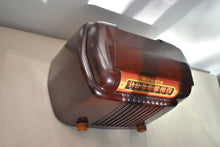 Load image into Gallery viewer, Marble Brown Bakelite 1948 Bendix Model 526A AM Vacuum Tube Radio Classic Design! Sounds Great! Love This One!