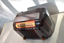 Load image into Gallery viewer, Marble Brown Bakelite 1948 Bendix Model 526A AM Vacuum Tube Radio Classic Design! Sounds Great! Love This One!