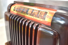 Load image into Gallery viewer, Marble Brown Bakelite 1948 Bendix Model 526A AM Vacuum Tube Radio Classic Design! Sounds Great! Love This One!