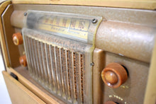 Load image into Gallery viewer, Saddle Tan 1946 Bendix Aviation Model 687A AM Portable Vacuum Tube Radio Excellent Condition! Works Great!