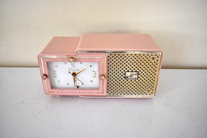 Plaza Pink Gold Mid Century 1957 Bulova Model 120 Tube AM Clock Radio Excellent Condition! Sounds Marvelous!