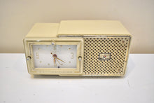 Load image into Gallery viewer, Palazzo Ivory 1959 Bulova Model 120 Vacuum Tube AM Clock Radio Excellent Condition! Sounds Great!