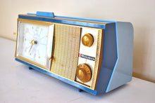 Charger l'image dans la galerie, Atlantic Blue 1959 Bulova Model 400 Vacuum Tube AM Clock Radio Excellent Condition! Sounds Great! Rare Model!
