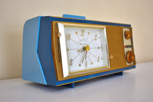 Charger l'image dans la galerie, Atlantic Blue 1959 Bulova Model 400 Vacuum Tube AM Clock Radio Excellent Condition! Sounds Great! Rare Model!
