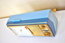 Charger l'image dans la galerie, Atlantic Blue 1959 Bulova Model 400 Vacuum Tube AM Clock Radio Excellent Condition! Sounds Great! Rare Model!