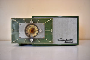 オリーブ グリーン 1953 ケープハート ファンズワース モデル T-20 AM ビンテージ真空管ラジオのサウンドは素晴らしいです。素晴らしいモデルです！