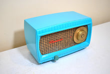 Charger l&#39;image dans la galerie, Turquoise and Wicker Vintage 1949 Capehart Model 3T55B AM Vacuum Tube Radio Totally Restored and Sounds Wonderful!