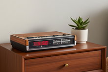 画像をギャラリービューアに読み込む, Wood Grain 1980s General Electric Model 7-4630C AM FM Digital Alarm Clock Radio! Excellent Condition! 