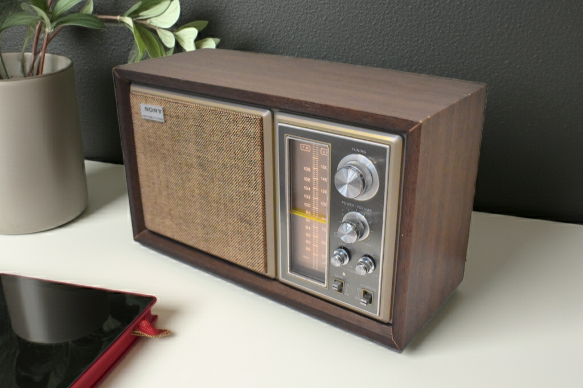 70s Sony Model ICF-9550W AM/FM Solid State Transistor Radio Sounds Great!