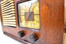 Load image into Gallery viewer, Artisan Handcrafted Wood Vintage 1939 Delco Model 304 Vacuum Tube AM Radio! Sounds Wonderful! Excellent Condition!