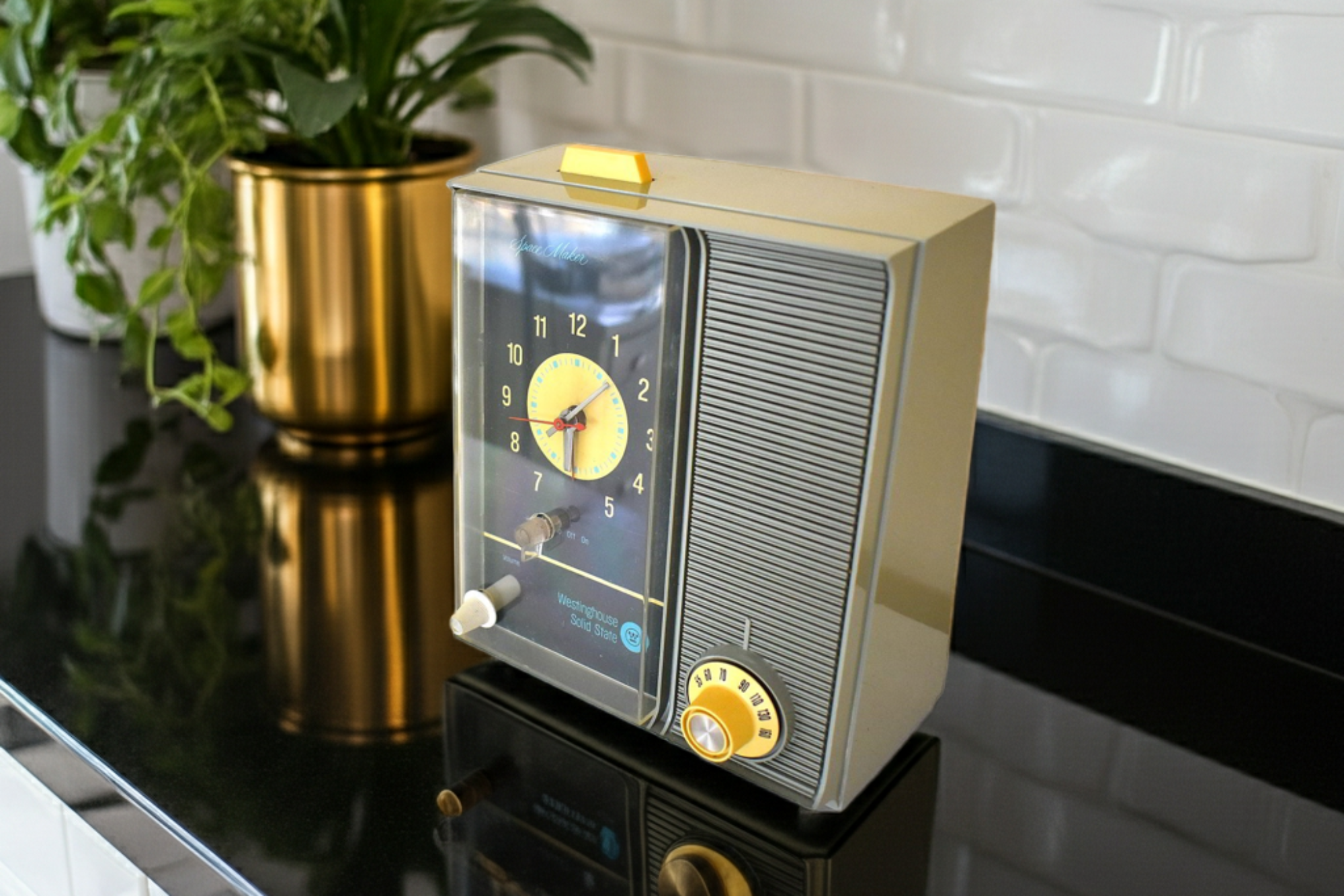 Aspen Green 1968 Westinghouse Model RLA-1111A Solid State Transistor AM Clock Radio Excellent Condition and Great Sounding!