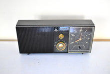Charger l&#39;image dans la galerie, Bluetooth Ready To Go - Gloss Black 1962 Emerson Lifetimer I Model 31L02 Vacuum Tube AM Clock Radio Classy Looking! Sounds Fantastic!