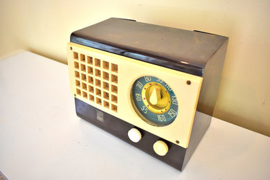 Burl Tan and Gold Catalin 1946 Emerson Model 520 Vacuum Tube AM Radio Sounds Great! Excellent Condition!