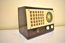 Charger l&#39;image dans la galerie, Burl Tan and Gold Catalin 1946 Emerson Model 520 Vacuum Tube AM Radio Sounds Great! Excellent Condition!