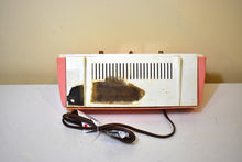 Charger l&#39;image dans la galerie, Peony Pink 1959 Silvertone Model 9027 Vacuum Tube AM Clock Radio Rare Model! Rescued From House Fire!