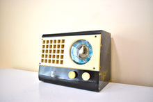 Load image into Gallery viewer, Onyx Green and Gold Catalin 1946 Emerson Model 520 Vacuum Tube AM Radio Sounds Great! Excellent Plus Condition!