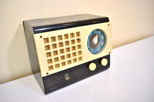 Onyx Green and Gold Catalin 1946 Emerson Model 520 Vacuum Tube AM Radio Sounds Great! Excellent Plus Condition!