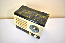 Charger l&#39;image dans la galerie, Onyx Green and Gold Catalin 1946 Emerson Model 520 Vacuum Tube AM Radio Sounds Great! Excellent Plus Condition!
