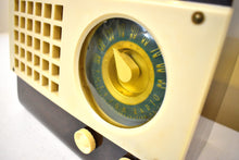 画像をギャラリービューアに読み込む, Butterscotch Honey Gold Catalin 1947 Emerson Model 520 Vacuum Tube AM Radio Sounds Great! Excellent Condition!