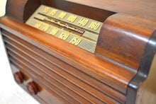 Charger l&#39;image dans la galerie, Artisan Crafted Wood 1947 Emerson Model 550 Vacuum Tube AM Radio! Excellent Performer!