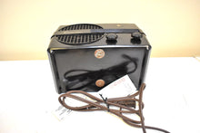 Charger l&#39;image dans la galerie, Jet Black 1950 Emerson Model 652 AM Vacuum Tube Radio Sounds Great! Excellent Condition!