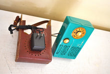 Load image into Gallery viewer, Seafoam Green 1958 Emerson Vanguard Model 888 AM Portable Transistor Radio Excellent Condition Loud Clear Sounding!