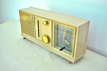 Charger l'image dans la galerie, Beige Pink 1963 Emerson Model G-1710 AM FM Vacuum Tube Alarm Clock Radio Sounds Great! Nice Color!
