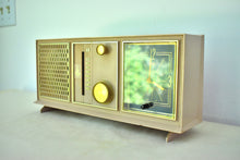 Charger l'image dans la galerie, Beige Pink 1963 Emerson Model G-1710 AM FM Vacuum Tube Alarm Clock Radio Sounds Great! Nice Color!
