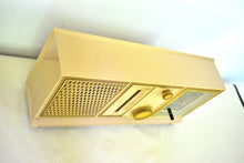 Charger l'image dans la galerie, Beige Pink 1963 Emerson Model G-1710 AM FM Vacuum Tube Alarm Clock Radio Sounds Great! Nice Color!