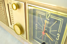 Charger l'image dans la galerie, Beige Pink 1963 Emerson Model G-1710 AM FM Vacuum Tube Alarm Clock Radio Sounds Great! Nice Color!