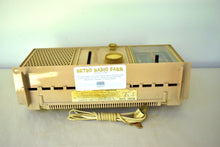 Charger l'image dans la galerie, Beige Pink 1963 Emerson Model G-1710 AM FM Vacuum Tube Alarm Clock Radio Sounds Great! Nice Color!