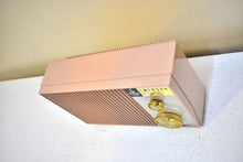 Charger l&#39;image dans la galerie, Little Pinkie 1961 Emerson Model G-1701 AM Vacuum Tube Radio Big Sound! Excellent Condition!