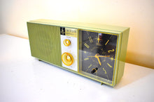 画像をギャラリービューアに読み込む, アボカド エルドラド 1962年 エマーソン ライフタイマー I モデル G-1704 AM 真空管目覚まし時計ラジオ 音がいい！いい色！