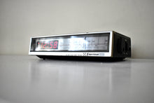Charger l&#39;image dans la galerie, Wood Grain 1980s Emerson Model RED6552 AM FM Digital Alarm Clock Radio! Excellent Condition!