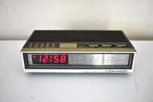 Charger l&#39;image dans la galerie, Wood Grain 1980s Emerson Model RED6552 AM FM Digital Alarm Clock Radio! Excellent Condition!